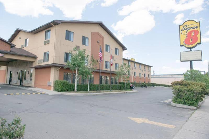 Super 8 By Wyndham Butte Mt Motel Exterior photo